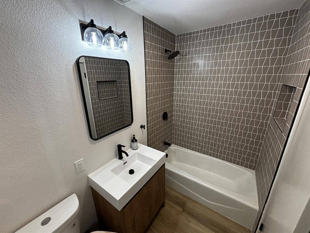 Private Room-All Utilities Included