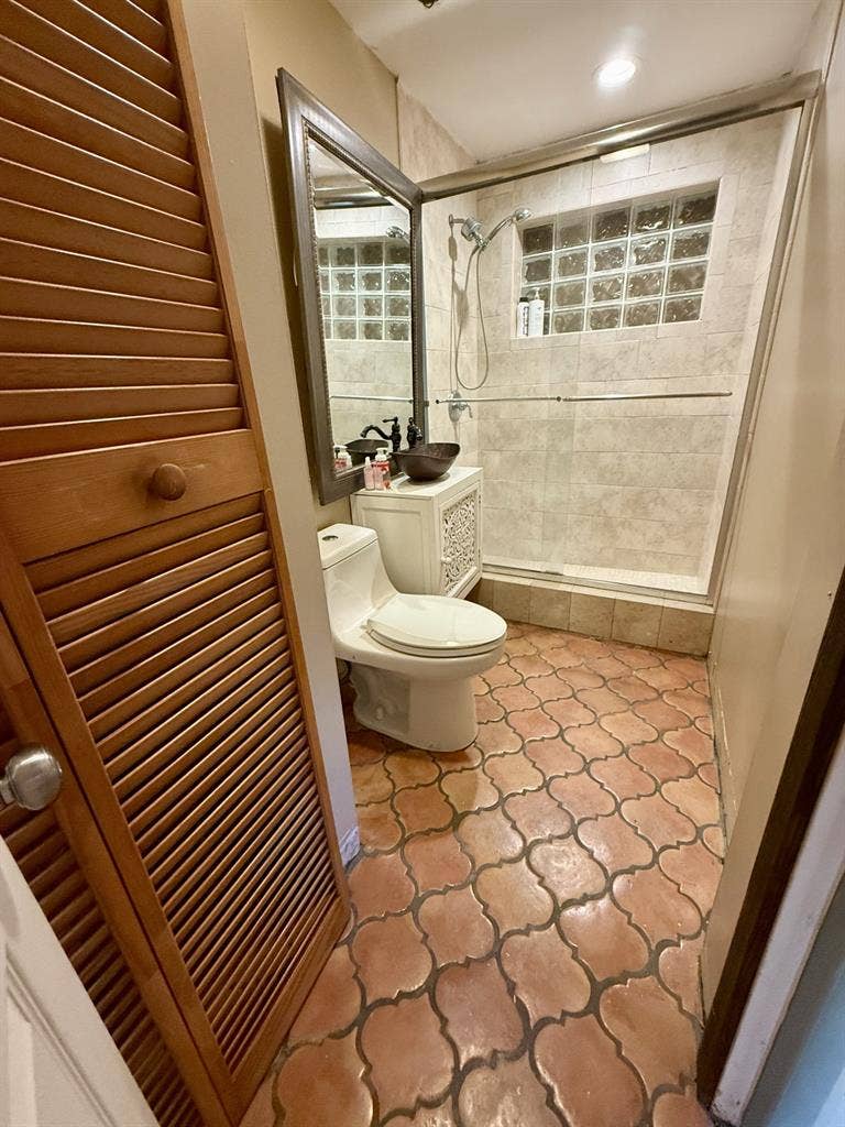 Downtown Large Room + Private Bath