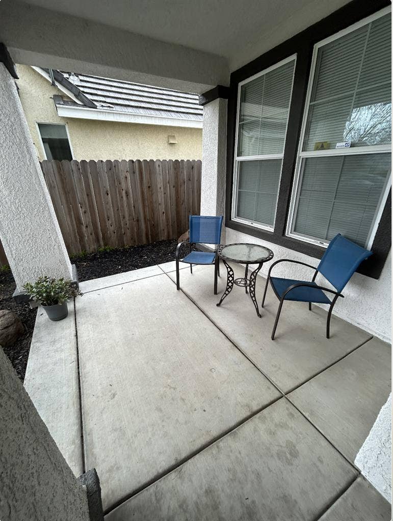 🏡Room & Shared Bath - Available!