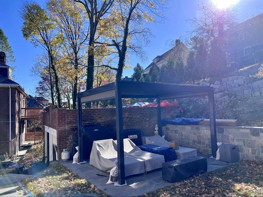 One bedroom, small full bath.