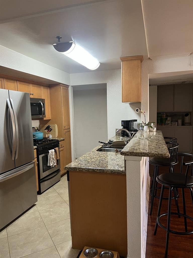 Private Room in Sherman Oaks Condo