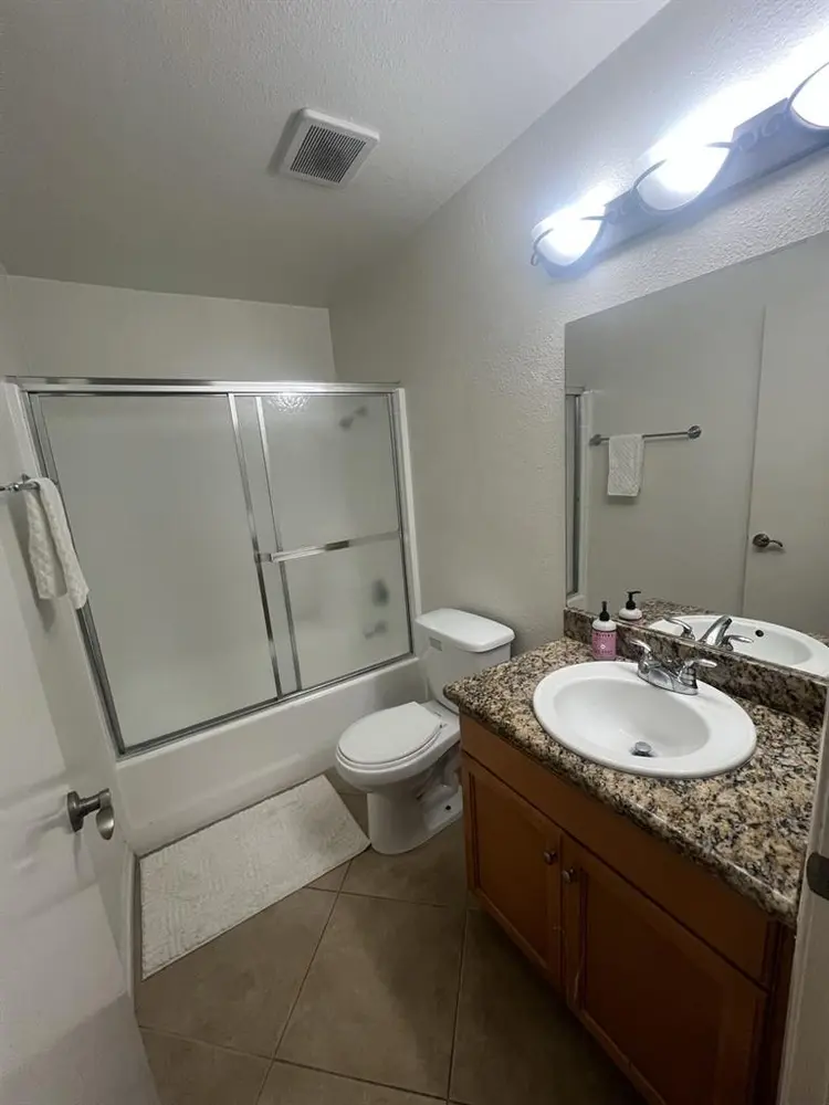 Private Room in Sherman Oaks Condo