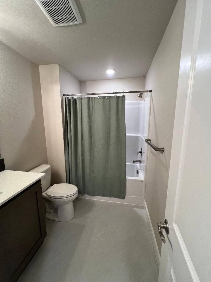 Looking for nice and neat roommate