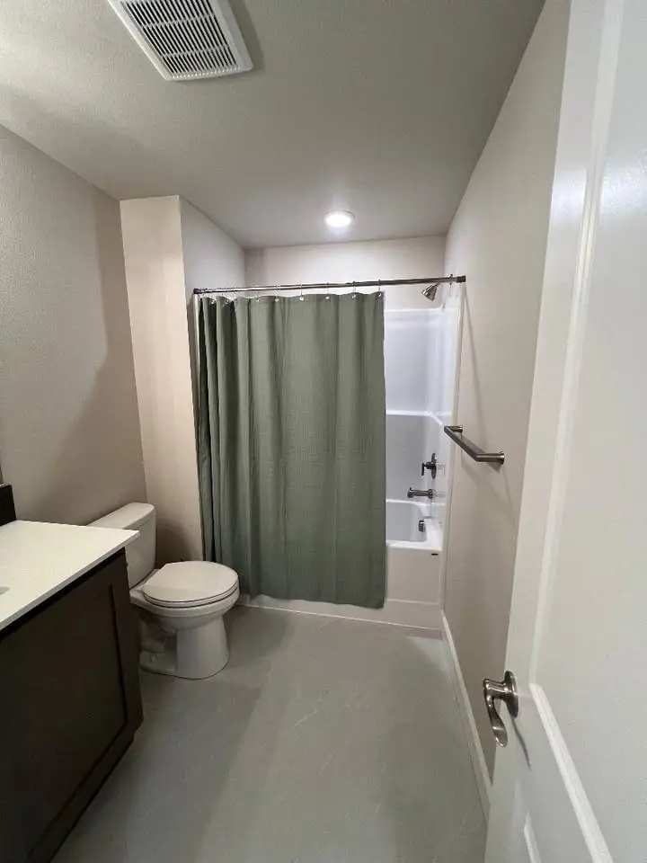 Looking for nice and neat roommate