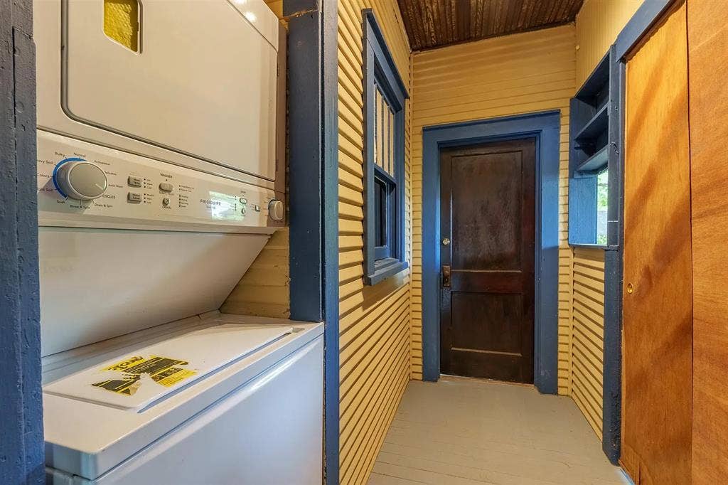 Room - All Utilities - No Deposit