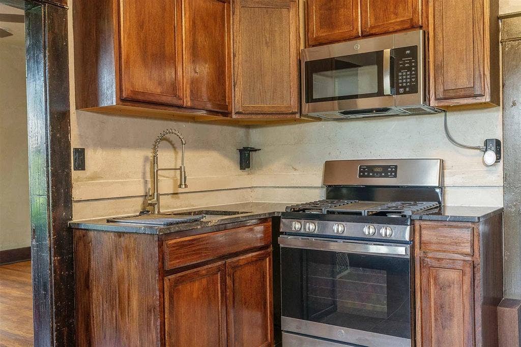 Room - All Utilities - No Deposit