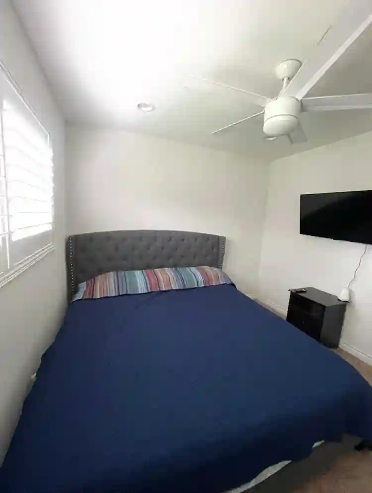 Room for rent city of Orange