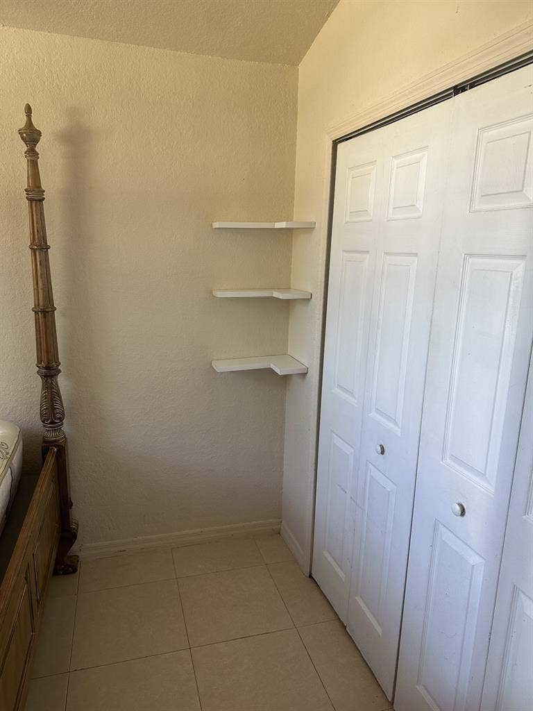 Room for rent - $ Hiawassee