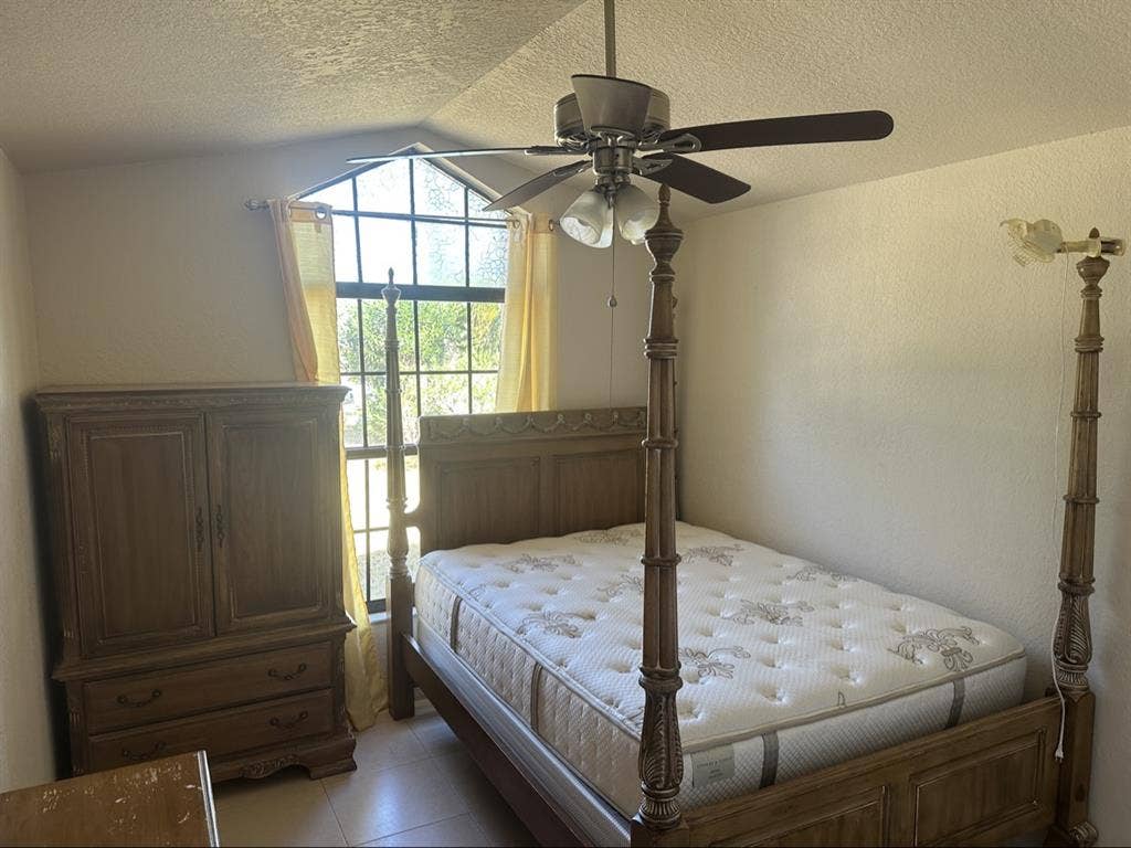 Room for rent - $ Hiawassee