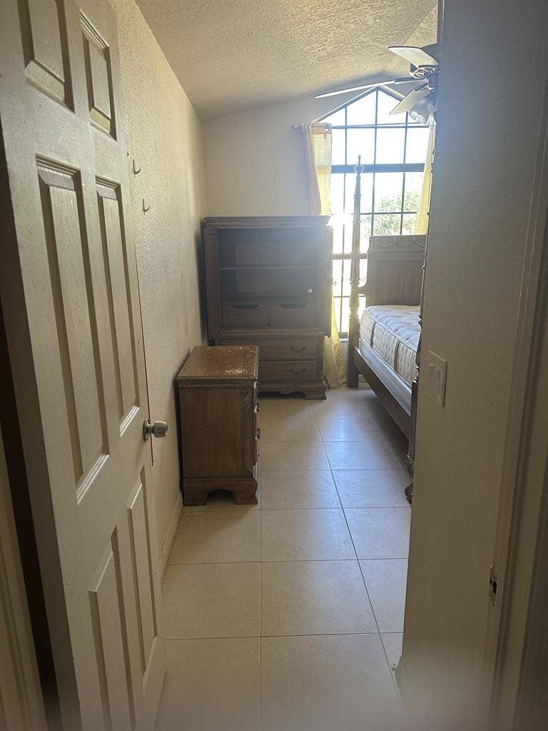 Room for rent - $ Hiawassee