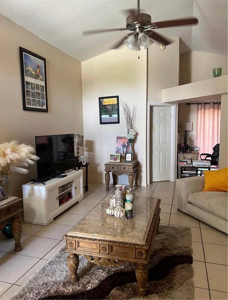 Room for rent - $ Hiawassee