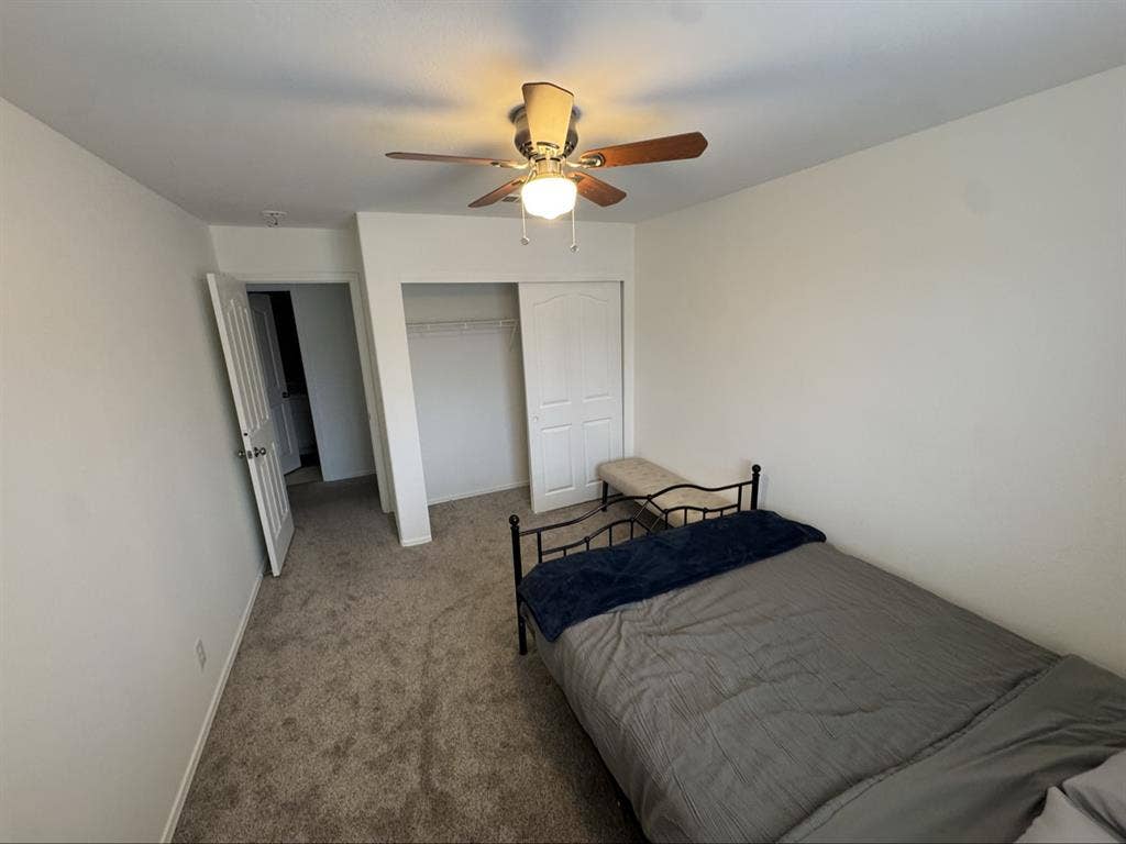Room for rent cozy summerlin area
