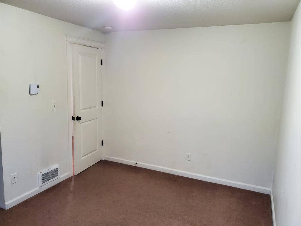 Room 5 Minutes from Linn-Benton
