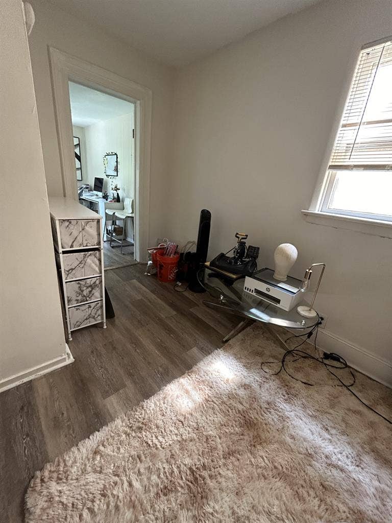 Spacious 1 and a half bedroom