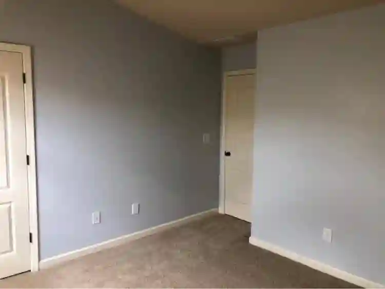 Room for rent empty or furnishedd