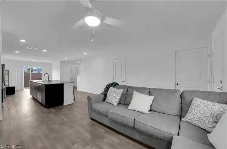 Room Available in E Vegas