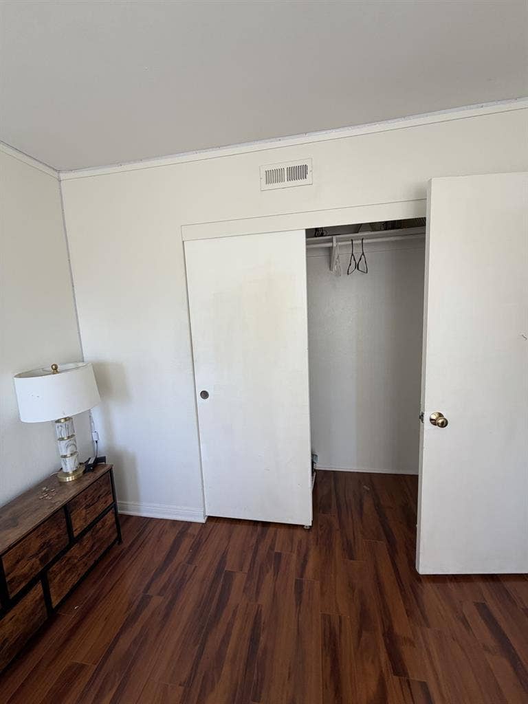 Private Room w/ LED Lights