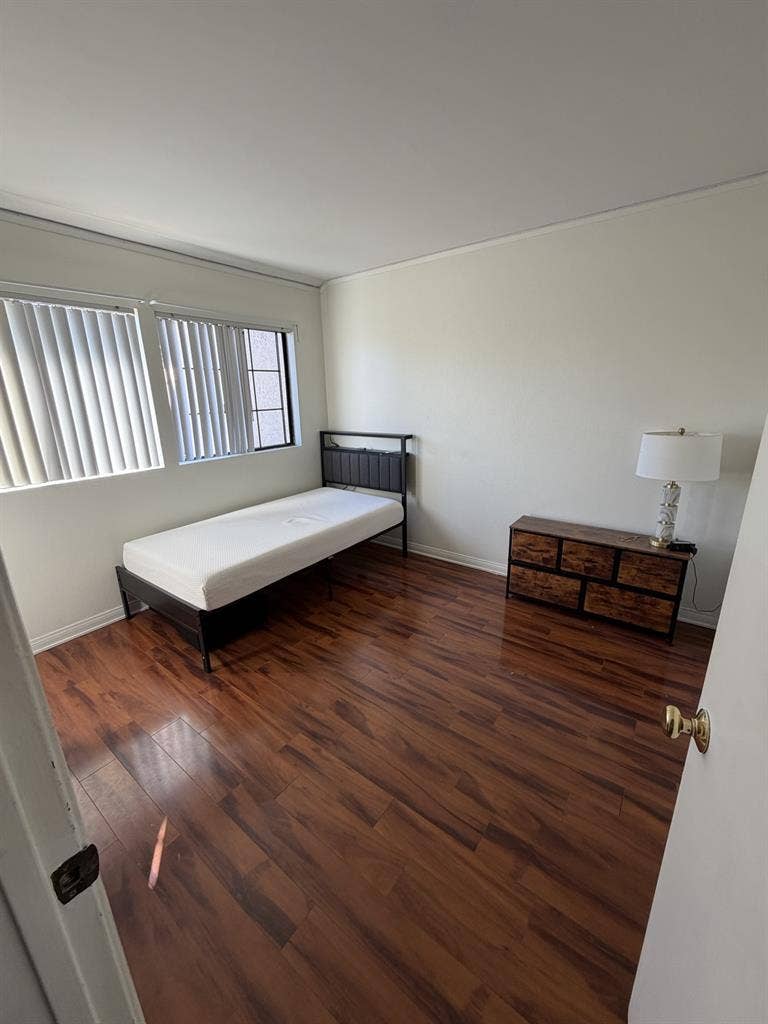 Private Room w/ LED Lights