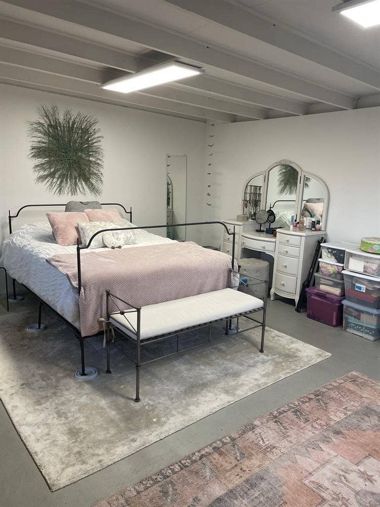 Furnished detached room Petaluma!