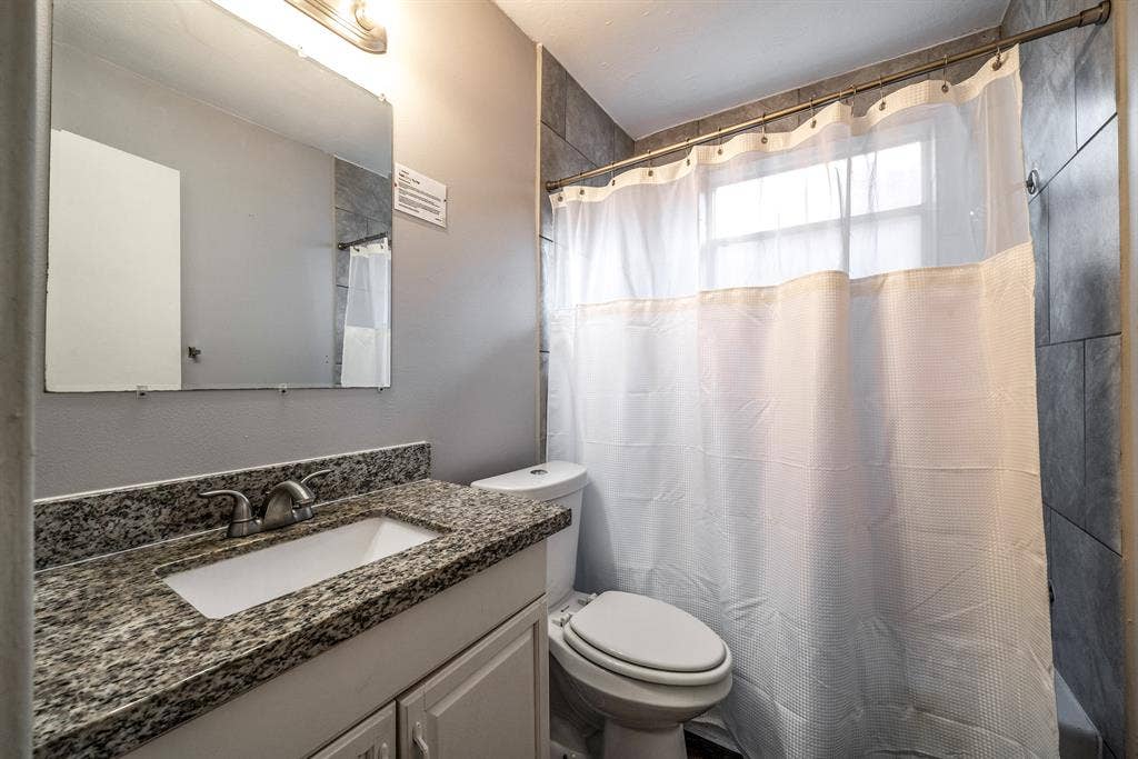 6 BR in Houston