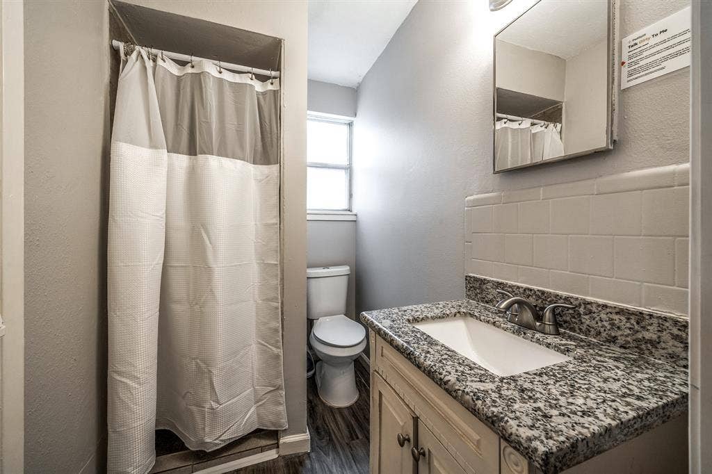 6 BR in Houston