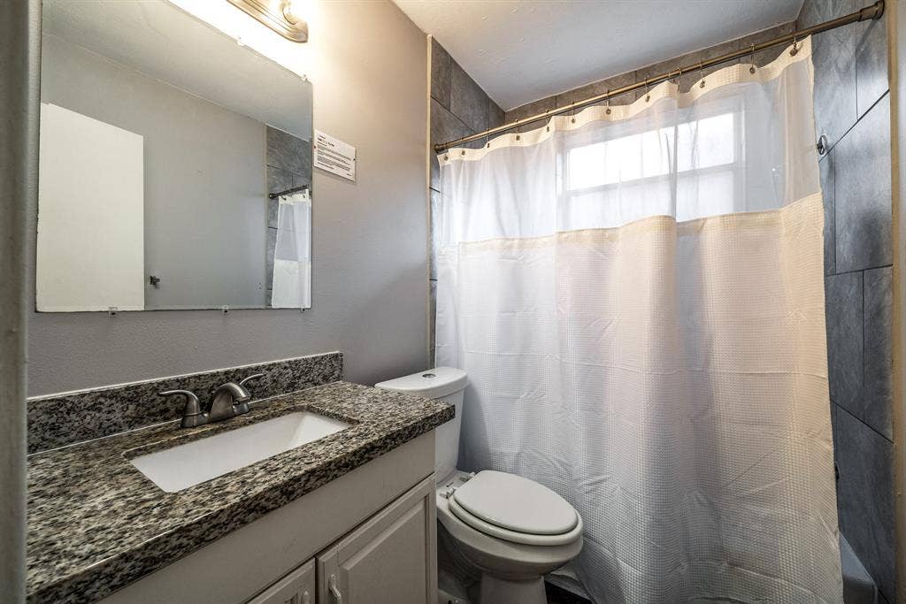 6 BR in Houston