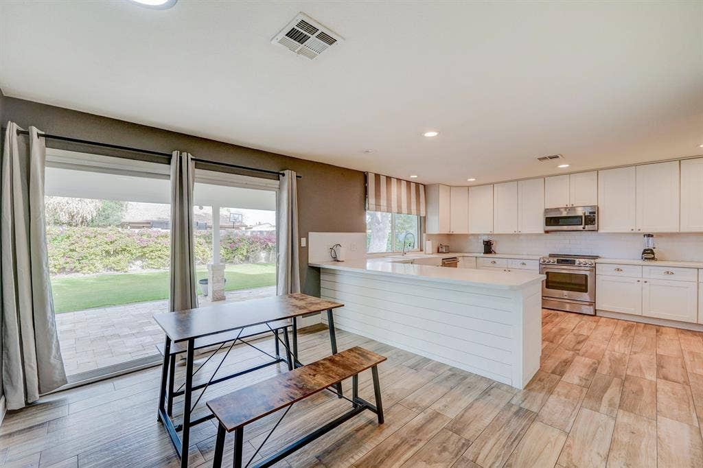 8 BR in Mesa