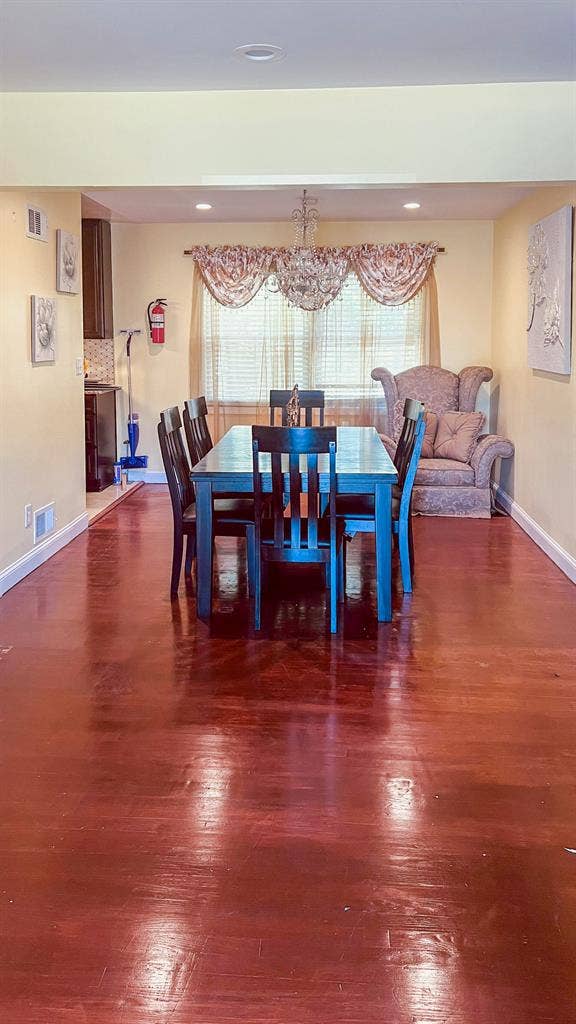 3 BR in Adelphi