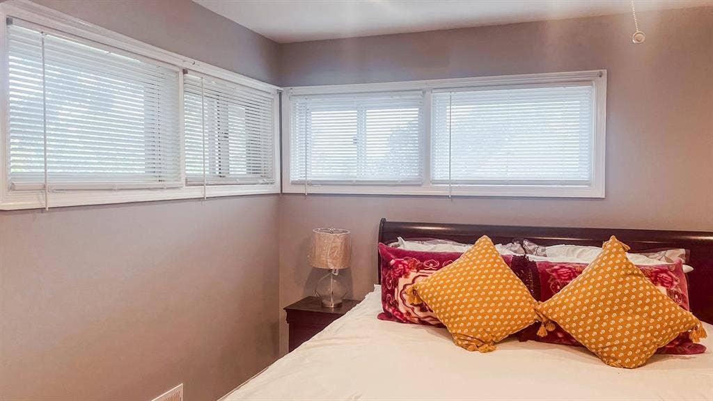 3 BR in Adelphi