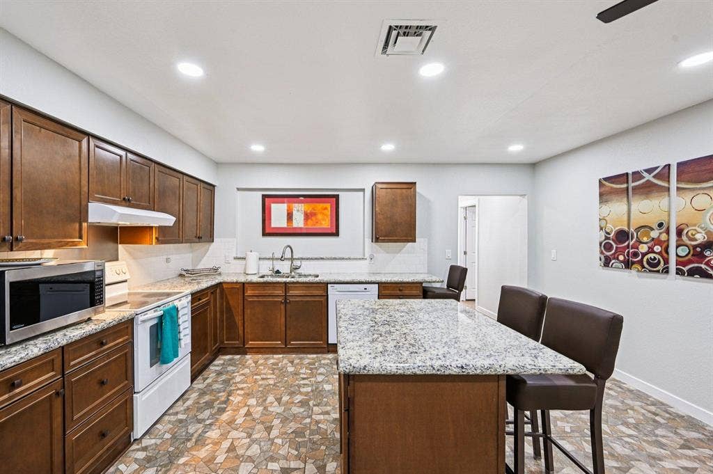 8 BR in Phoenix