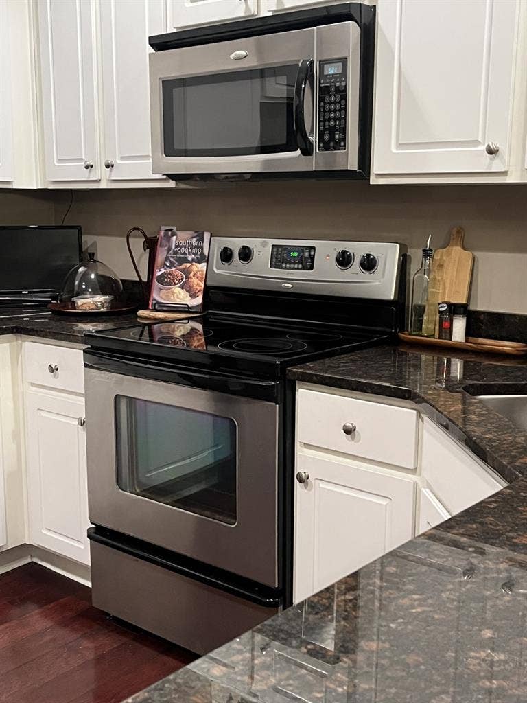 Private 1Bedrm+Futon in Den, Gym