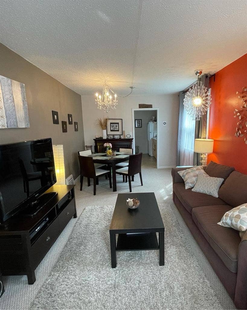 Room in Downtown Character H
ome