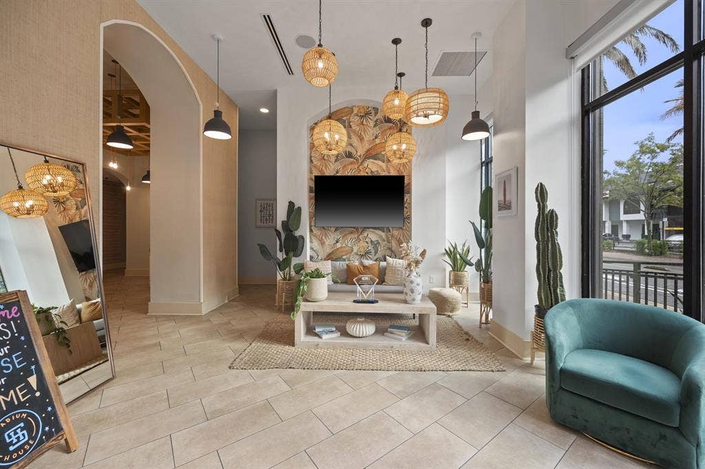 Sublease of private room in  apt