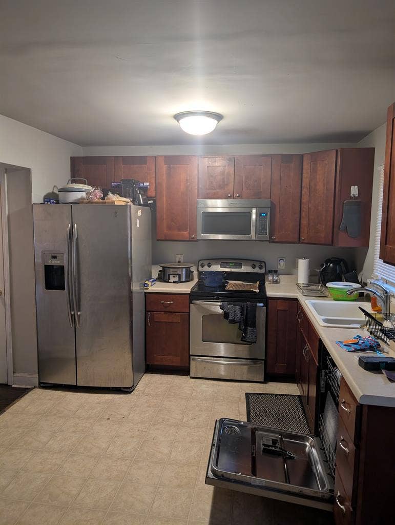 Room for rent, downtown Cary