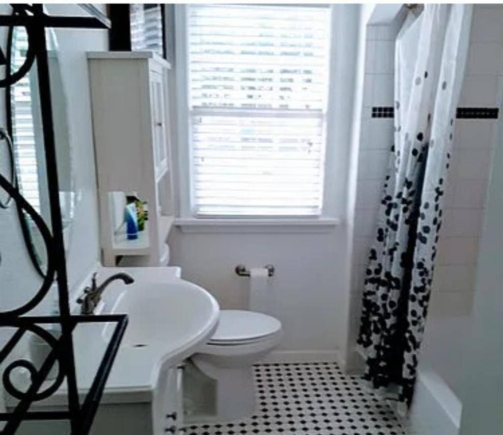 FURNISHED Rm  Nw th and Penn