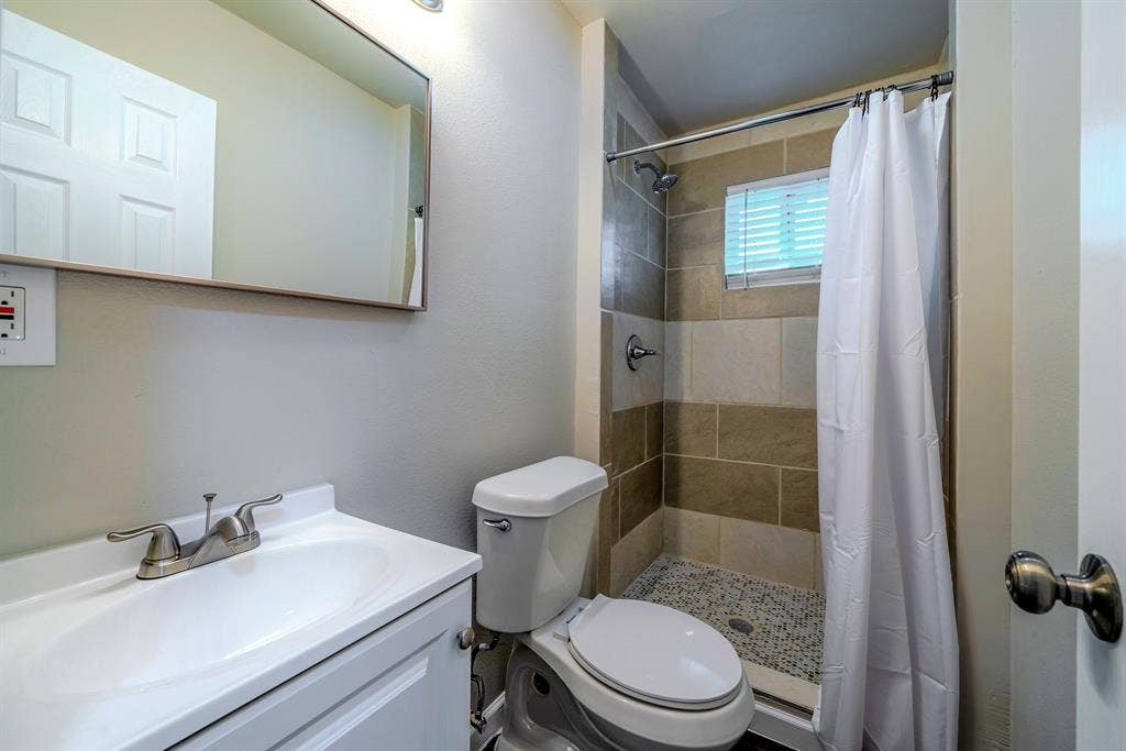 6 BR in Houston
