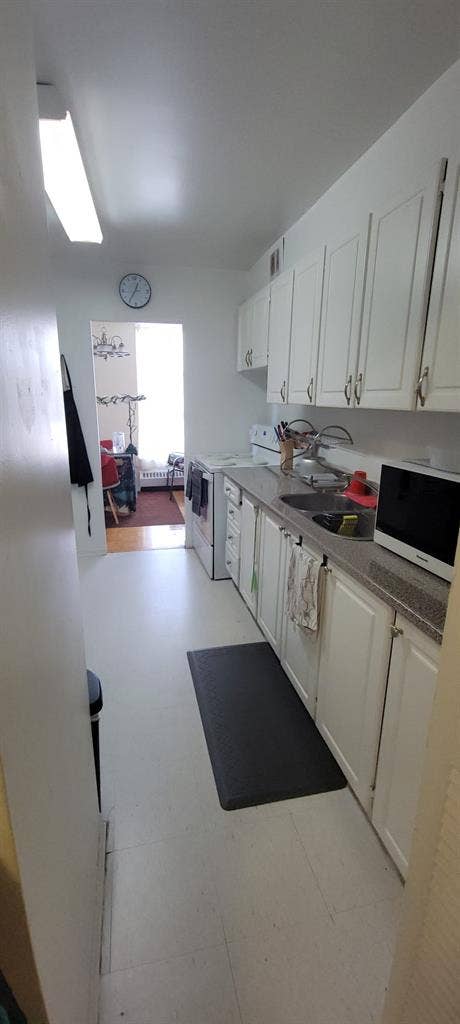 Private Furnished Room–CAD/m