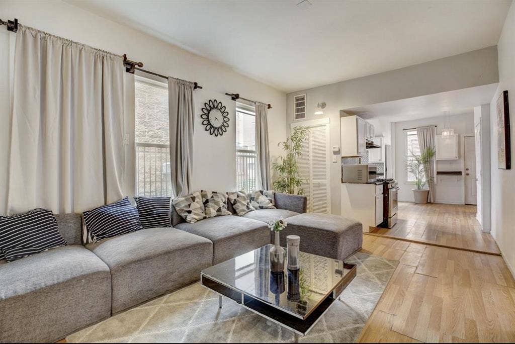 4 BR in Chicago