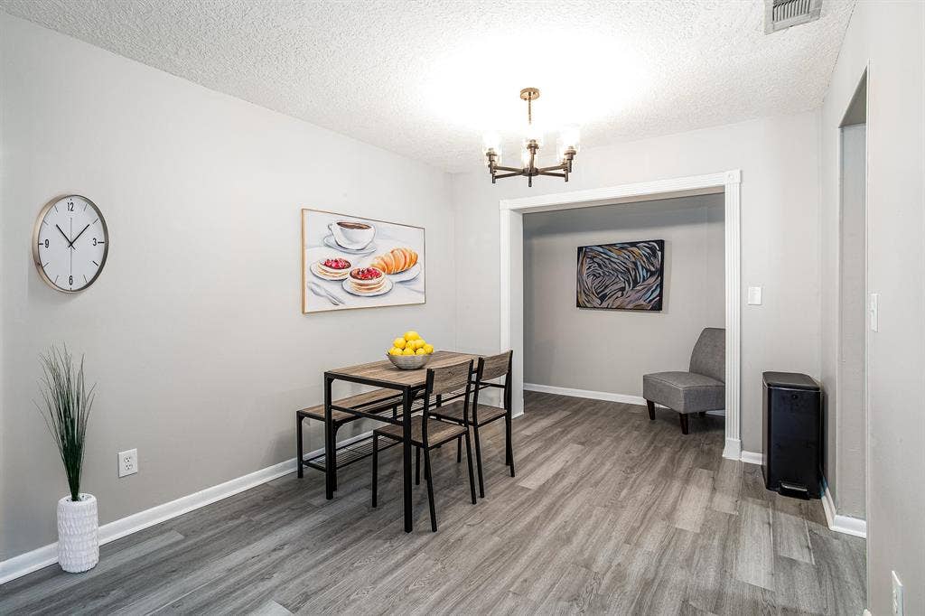 6 BR in Jacksonville