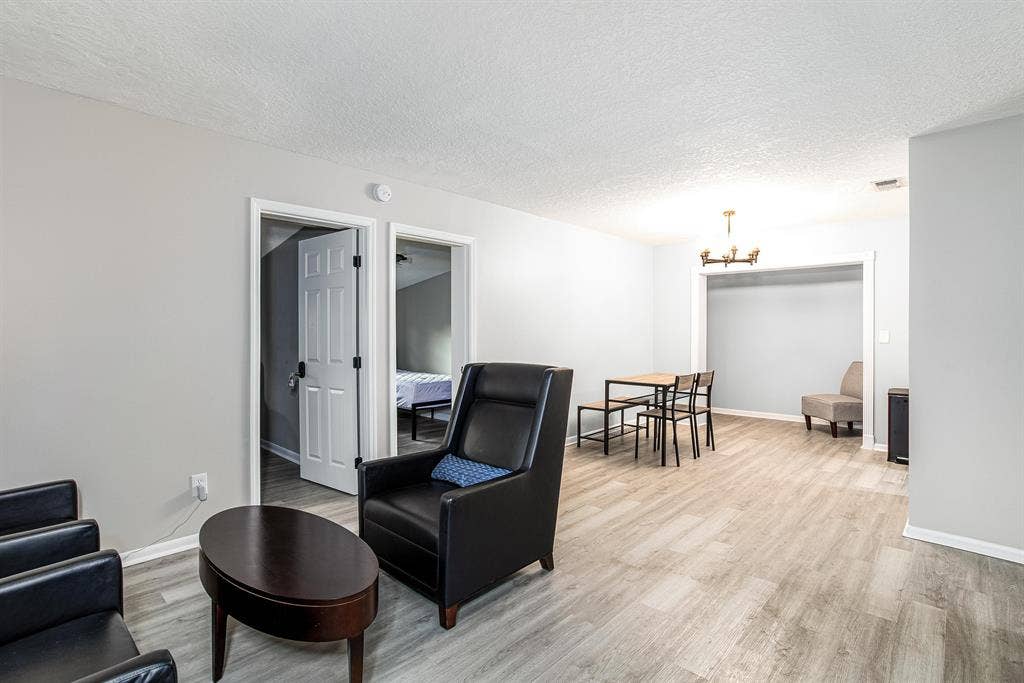 6 BR in Jacksonville