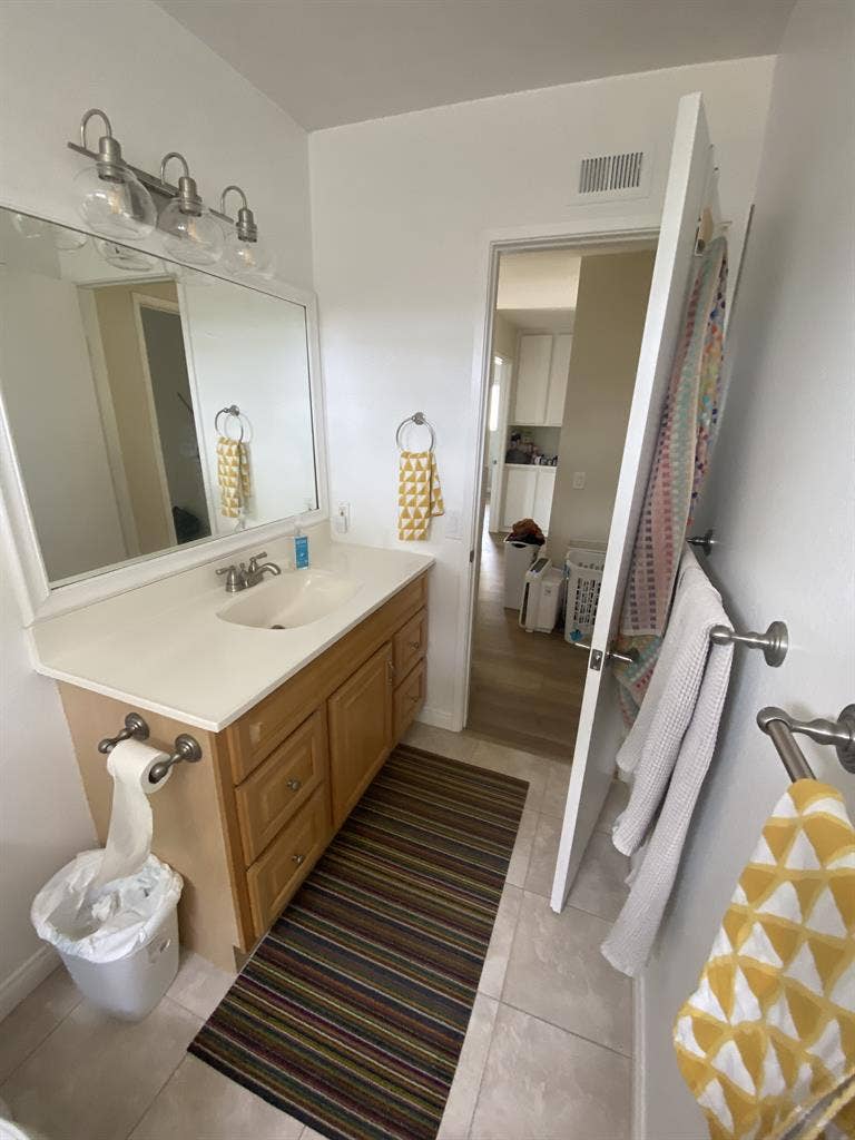 Room available in lovely La Costa!