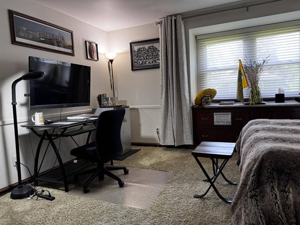Room in Allouez