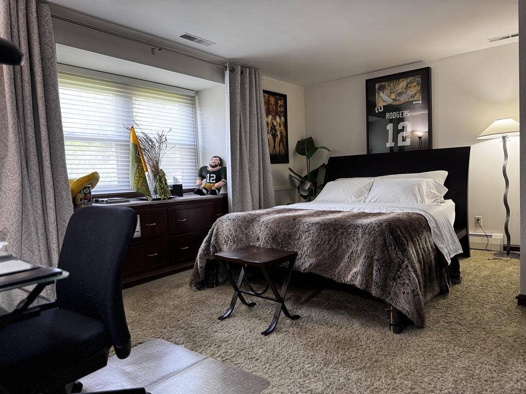 Room in Allouez