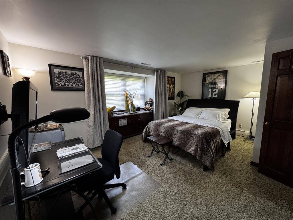 Room in Allouez