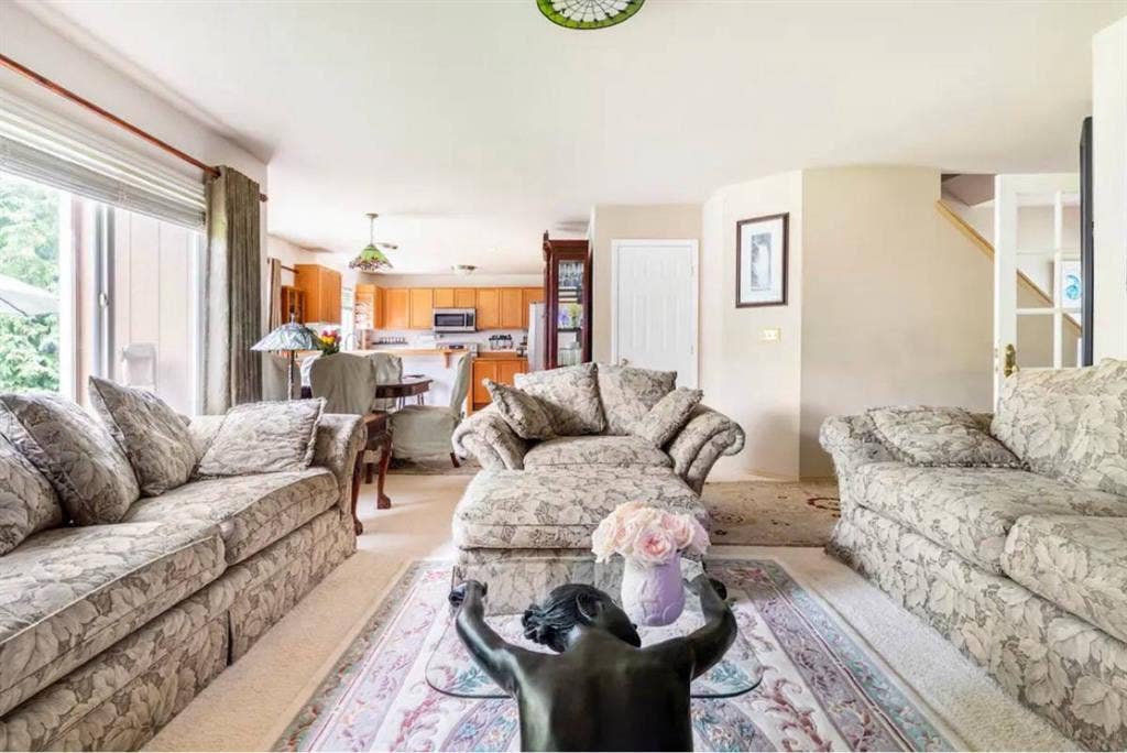 Beautiful Room/ Forest View