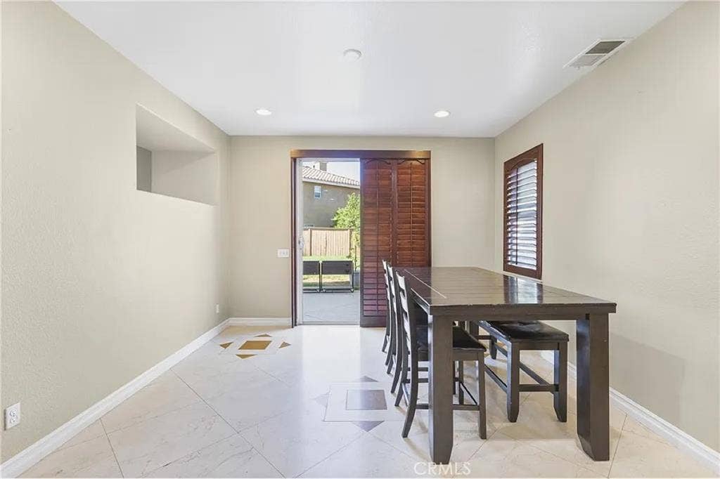 Furnished master room with bath