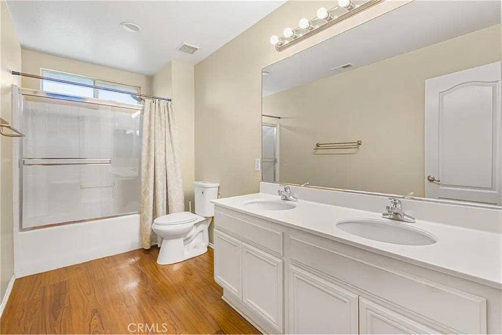 Corporate housing Furnished room