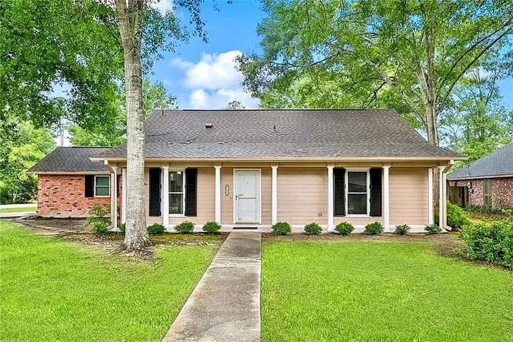 Rooms in CHARMING HAMMOND RETREAT!