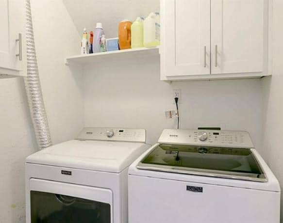 PRIVATE ROOMS FOR RENT!!