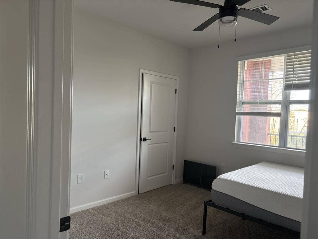 Master bedroom for rent